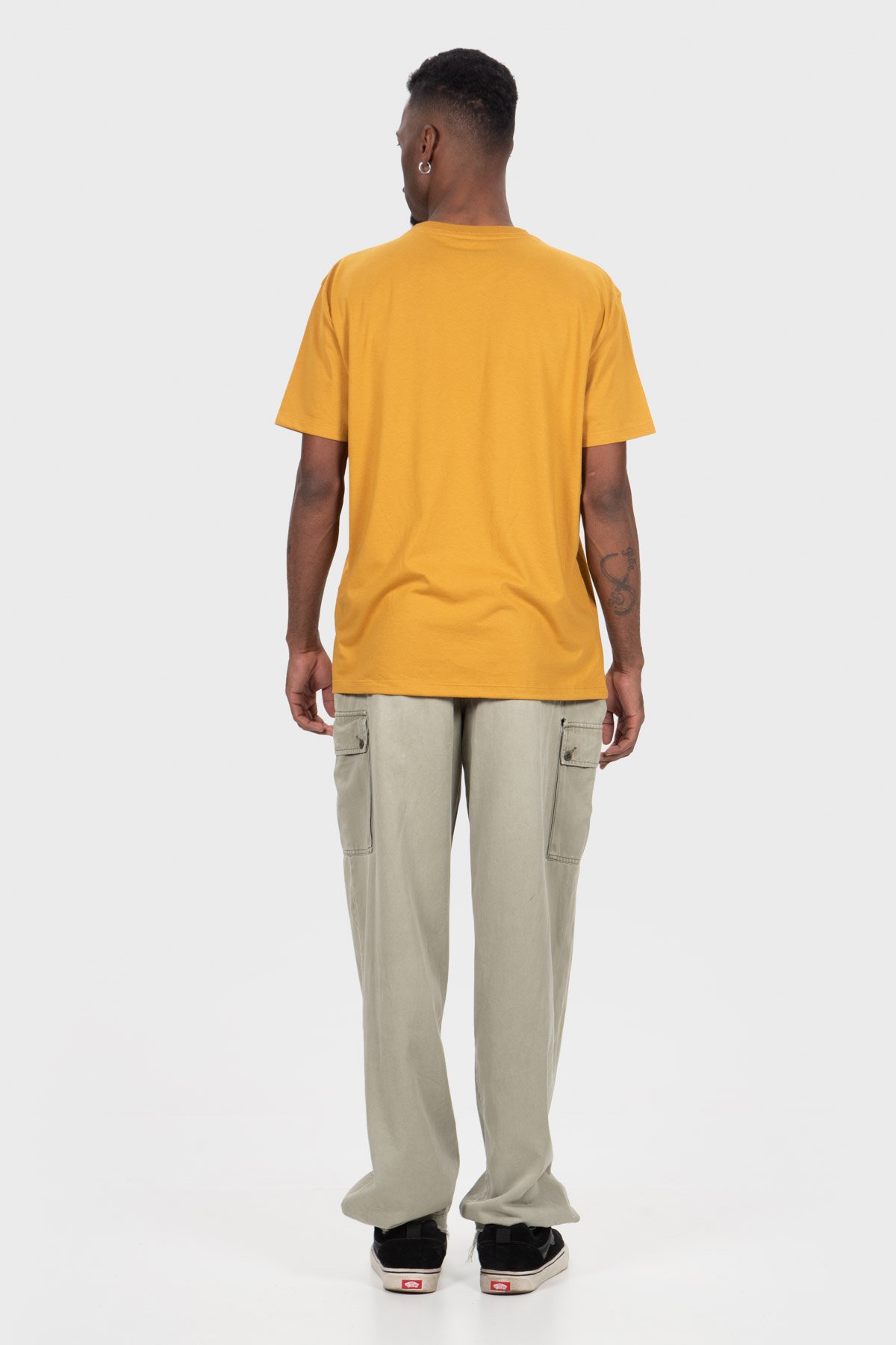 Camiseta Casual Essencial Básica - Mostarda