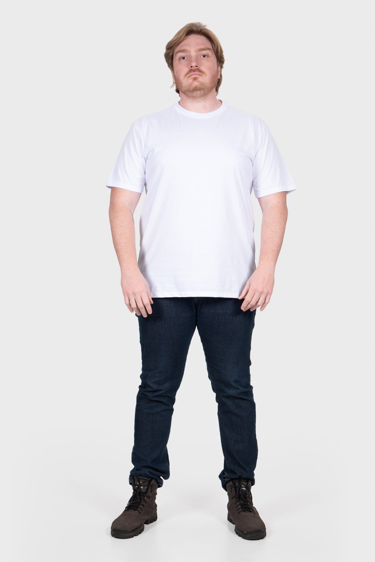 Camiseta Casual Essencial Básica Plus Size - Branca