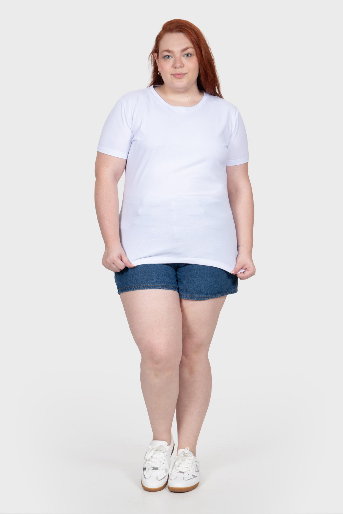 T-shirt Casual Essencial Básica Feminina Plus Size - Branca