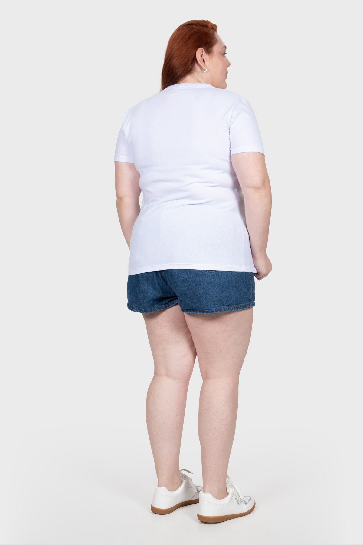 T-shirt Casual Essencial Básica Feminina Plus Size - Branca - Imagem 5