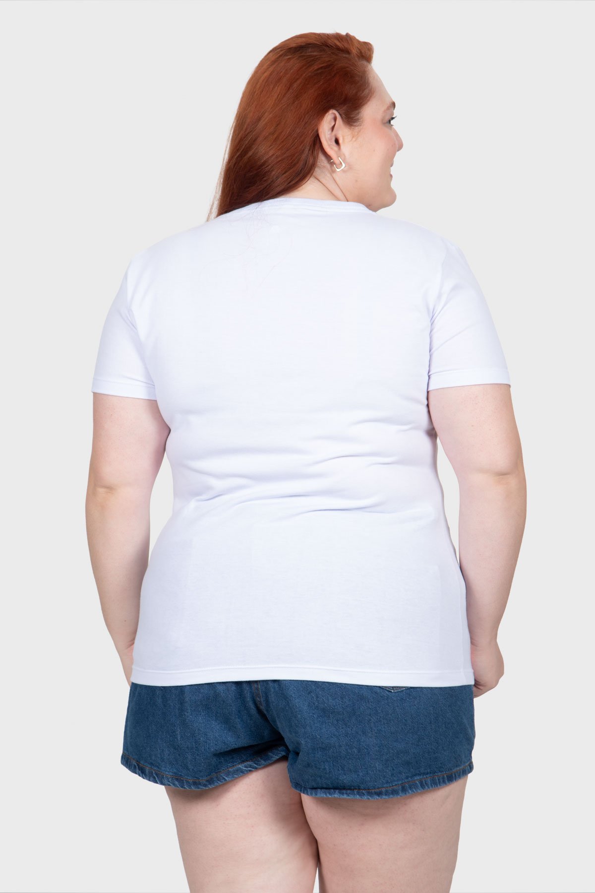 T-shirt Casual Essencial Básica Feminina Plus Size - Branca - Imagem 6